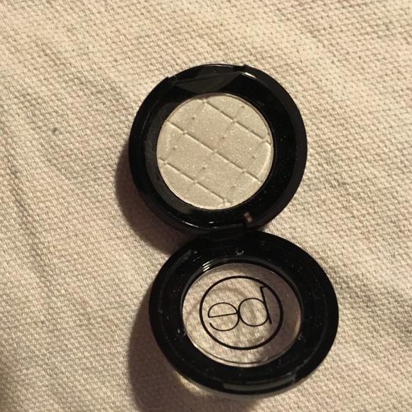 beauticontrol Other - NWOT BeautiControl mineral shadow Titanium .04oz